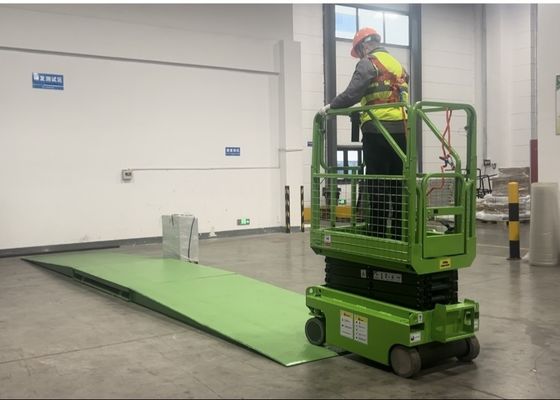 3.9m Platform Height Mini Model Self Proplled Electric Scissor Lift with 240kg Load and Small Platform for Warehouse