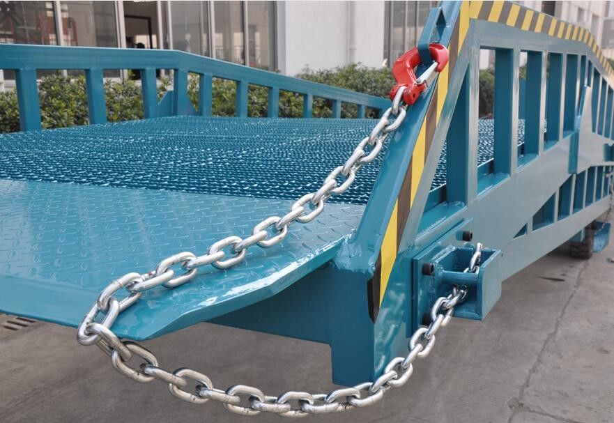 Reinforced 2400mm Length Adjustable Portable Loading Dock Ramps